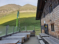 Brixner Hutte outside