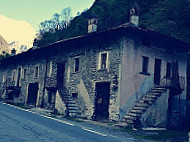 Ponte Del Baffo inside