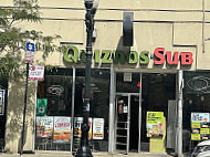 Quiznos outside