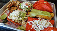 100% Antojitos Mexicanos food