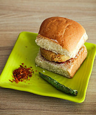 Krishna Dabeli Vadapav