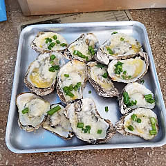 Shuckin' Shack Oyster Bar .