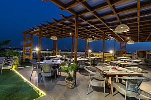 Crops Curries Restaurant Terrace Bar