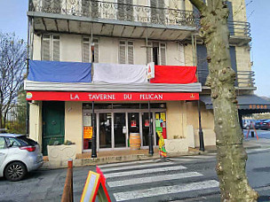 LA TAVERNE DU PELICAN MONSIEUR FLORENT ESTEVES PELICANO