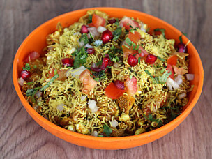 Shri Jay Ranjeet Breakfast And Bhel Centre