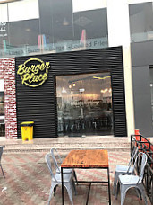 Burger Place Al Mawaleh مقهى برجر بالاس