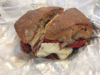 Luca's Deli