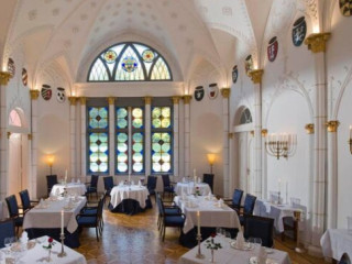 Gourmetrestaurant Im Wappen-saal (im Burg-schlitz)