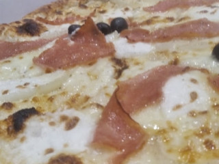 Salam Pizza