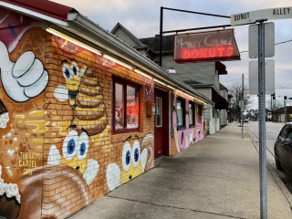 Honey Creme Donut Shop