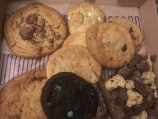 Insomnia Cookies