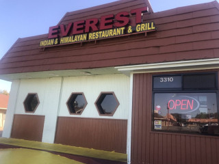 Everest Restaurant Bar