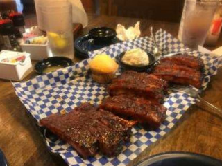 Famous Dave's -b-que