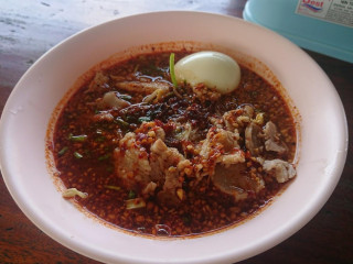 แขก ประพันธ์ ก๋วยเตี๋ยวหมู