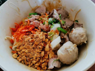 ก๋วยเตี๋ยวเรือหน้าบ้านแม่เปิน