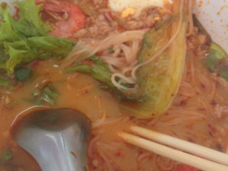 ก๋วยเตี๋ยวหนักเครื่อง