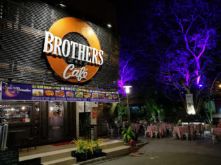 Brothers Cafe