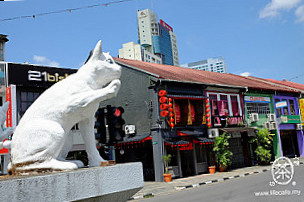 Life Cafe Padungan Rén Jiān Chá Fāng Zhī Lǎo Diàn Pork Free