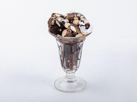 Smattet Fudgy Brownie Sundae