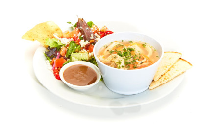 Græsk Citron Kyllingesuppe Med Caesar Salat