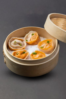 Steamed Paneer Schezwan Momos Med Momo Chutney