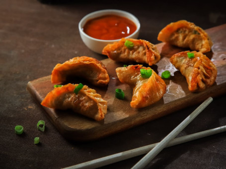 Pan Fried Chicken Tikka Momos (6 Pc)