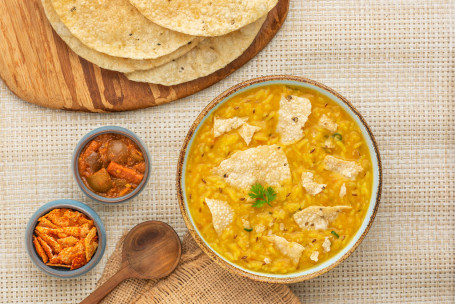 Klassisk Rajasthani Dal Papad Khichdi