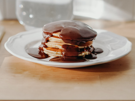 Mini Pancake With Chocolate Sauce 8 Pc