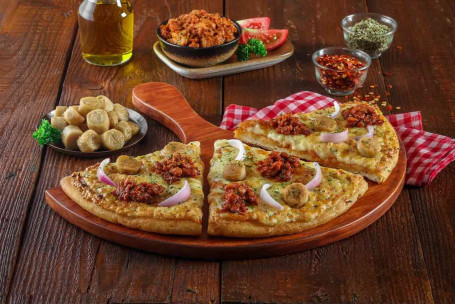 Kheema Sausage Cheese Burst Semiizza [Halv Pizza]