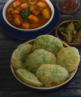 Dal Puri (4 Pcs) With Cholar Dal/Aloor Dam