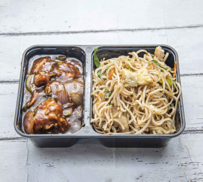 Noodles Hakka With Chili Chicken