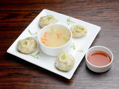 Veg Momo With Soup (5Pcs)