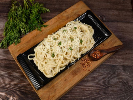 Veg Spaghetti Alrerdo (Spicy White Sauce Cheese)