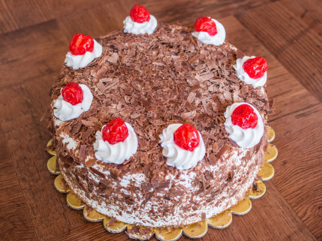 Royal Black Forest Cake With Egg [500 Grams]