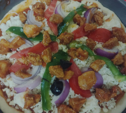 6 Chicken Cheese Burst Pizza