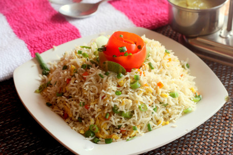 Egg Fried Rice(Served With Salan And Raita)