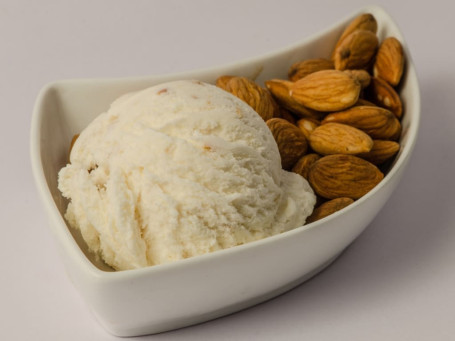 Toasted Almond Ice Cream (500 Ml)