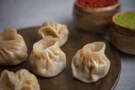 Majs Momos Dampet