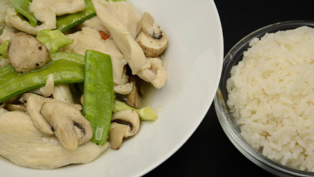 1002. Moo Goo Gai Pan