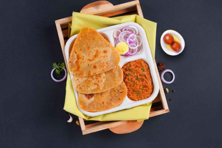 Kylling Kheema, Paratha Madkasse Med Gulab Jamun (2 Stk) Combo