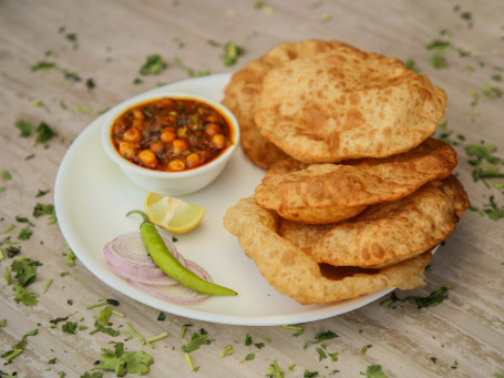 Chole Poori (5 Pcs)