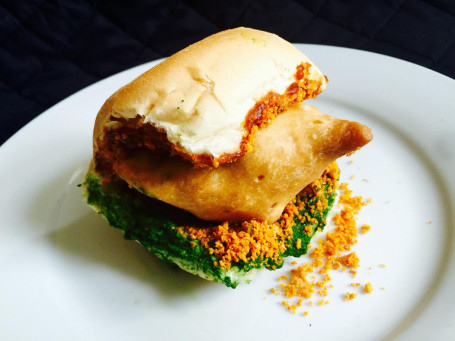 Bombay Chicken Samosa Pav