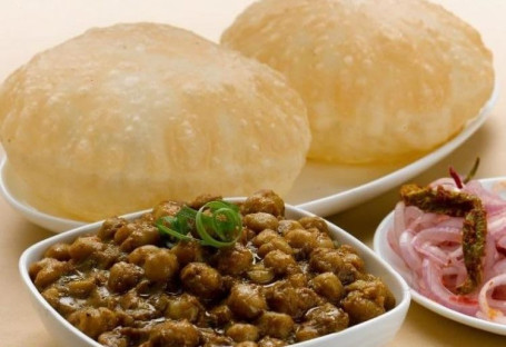 Puri (8 Pcs) Chole Raita