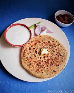 2 Aloo Mirchi Pyaaz Parantha Raita Sweet