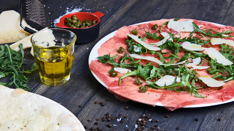 Carpaccio De Ternera, Grana Padano Og Focaccia