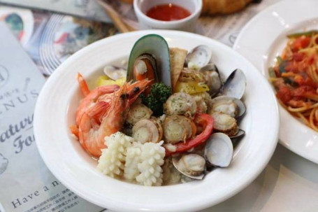 綜合海霸王燉飯 Tender Chicken Risotto With Assorted Seafood And Shrimp