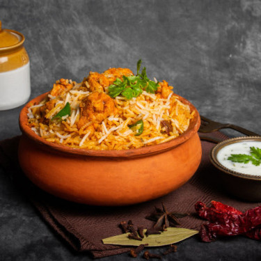 Lucknowi Boneless Chicken Biryani (Bachelor)