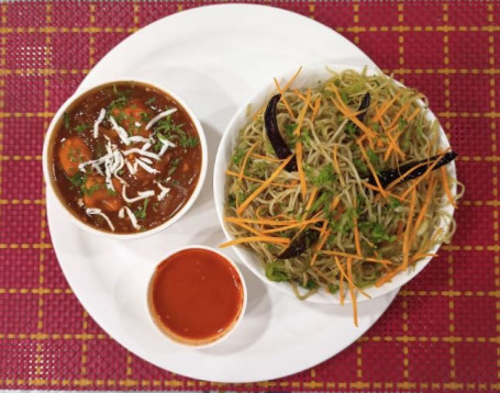 Garlic Noodles Served With Chilli Paneer Chutney