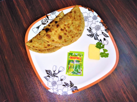 Aloo Paratha (2 Pcs) With Butter And Pickle