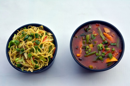 Veg Noodles Chilli Chicken Gravy